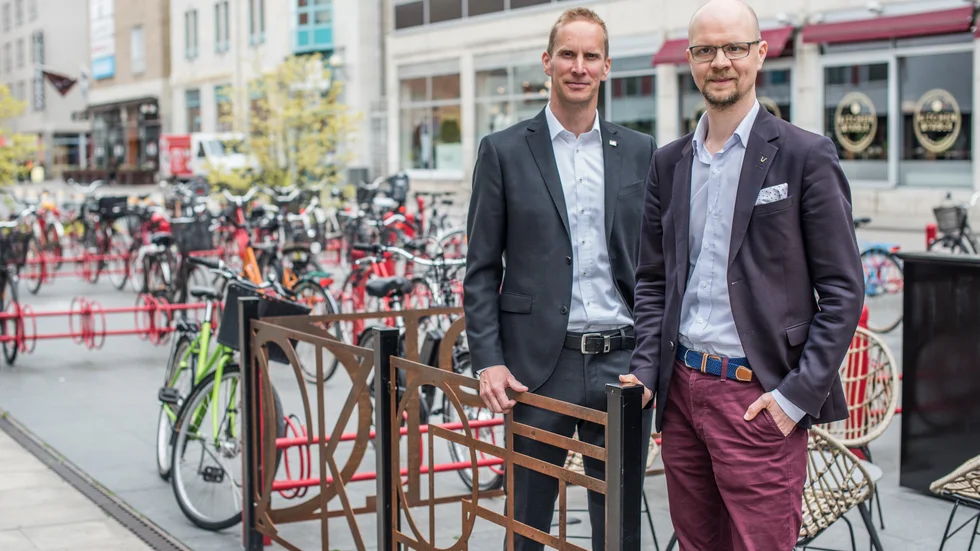 Få saker är så viktiga för näringslivets utveckling som trygghet på gator och torg, att skolan ger eleverna kunskap, att tåg och bussar går i tid och att sjukvården fungerar, skriver Tomas Stavbom och Håkan Tribell.