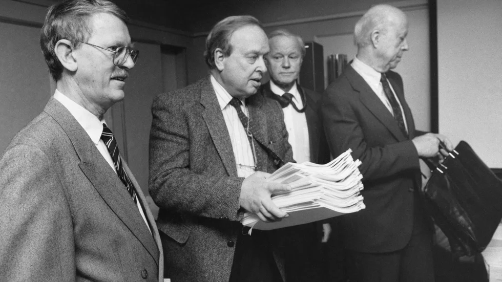 1990 tillsattes Rehnbergkommissionen för att hantera den havererade lönebildningen. På bilden syns ledamöterna Rune Larsson, Lars-Gunnar Albåge, Tobias Lund och Bertil Rehnberg. 