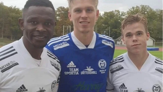 I en desperat kamp tog Motala AIF sista chansen i Karlskrona. Här hjältarna Ibrahim Koroma, Oliver Bergman och Markus Uppling i 2-1-segern. Hoppet lever i söderettan.