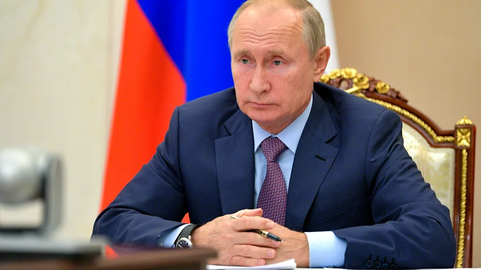 Rysslands president Vladimir Putin föreslår en ettårig förlängning av nedstrustningsavtalet Nya Start.