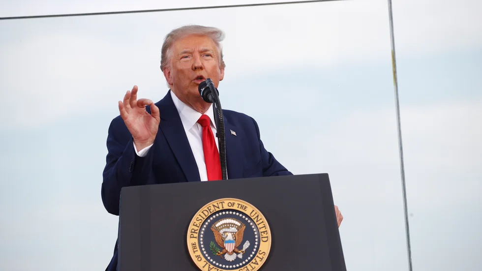 President Donald Trump talar utanför Vita huset på USA:s nationaldag den 4 juili.