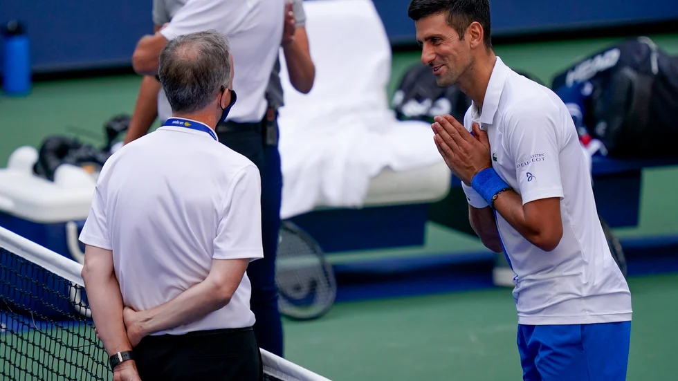 Novak Djokovic bad om ursäkt, men diskades.