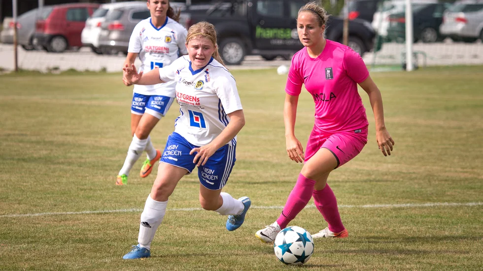 Bella Nilsson inledde målskyttet.