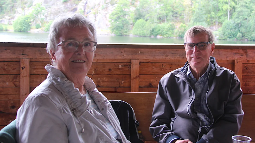 Britt och Göran Levander har kommit från Linköping för att delta i sensommarfesten. Att inte kunna träffa barn och barnbarn har varit det värsta i sommar, menar de. 