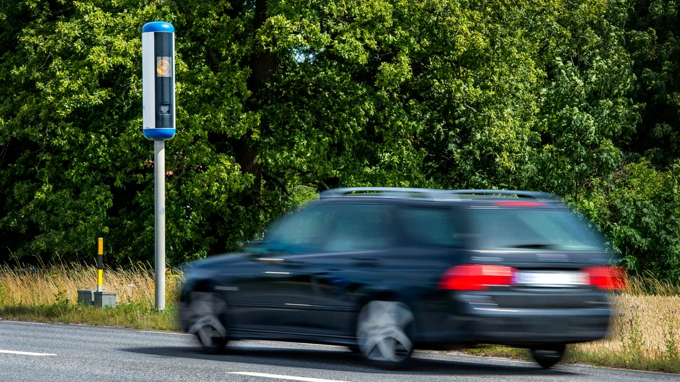 Skribenten förordar fler fartkameror.