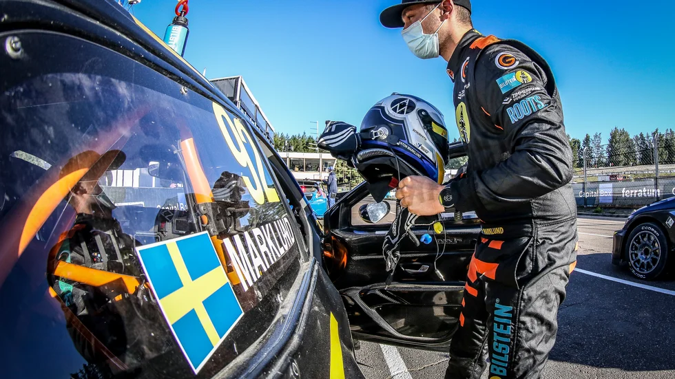 Anton Marklund tog sig till semifinal i rallycross–VM i FInland, men har haft det bitvis ganska jobbigt.