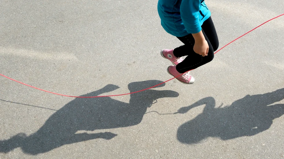 Någon händelse på rasten tycks ha lett till att eleven var upprörd. Nu har Elevhälsan anmält slaget mot skolpersonalen.