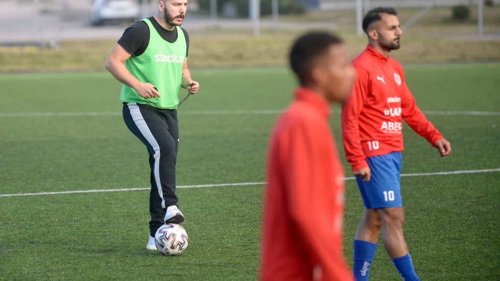 Suad Gruda och mittfältsförvärvetförvävet Govend Haidar, som bland annat har rutin från Degerfors och AFC Eskilstuna.