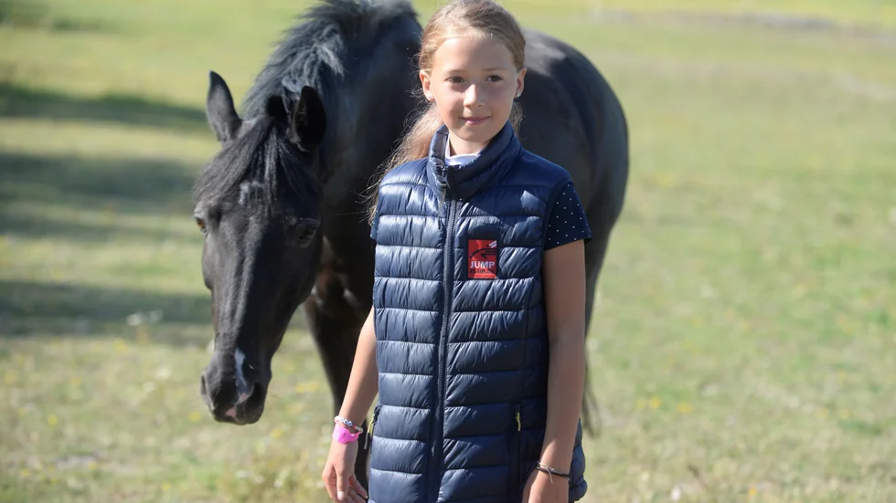 Melody Ohlinger bet ihop och såg till att vinna en SM-medalj trots nyckelbensbrottet för tre veckor sedan. "Det var en av de svåraste banor jag ridit, mycket teknisk" säger hon.