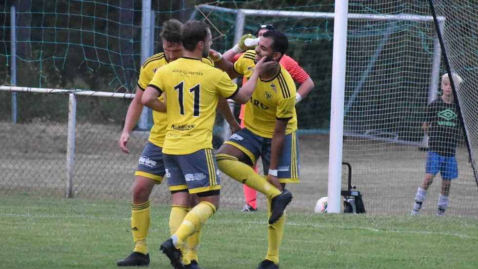 Ali Mohammed Mustafa har precis satt tvåan för Vimmerby IF borta mot Myresjö/Vetlanda FK. 