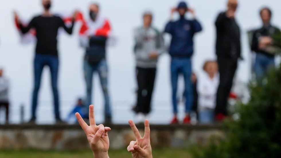 Människor samlades för protester i Belarus även på onsdagen. Här i huvudstaden Minsk.