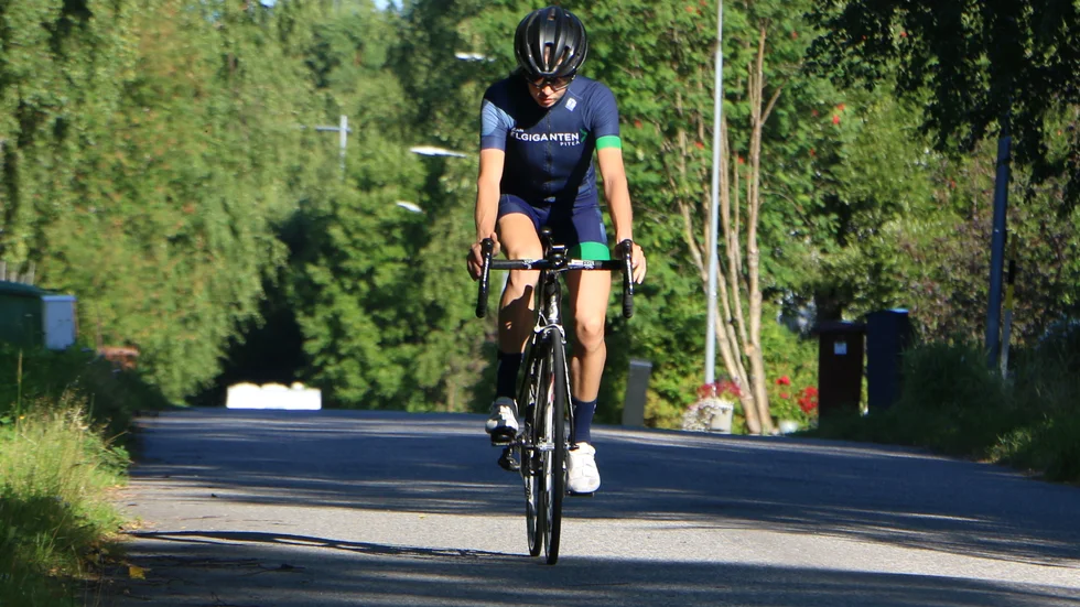 Ebba Grankvist kommer från Pitholm och tävlar för CK Team Elgiganten Piteå. Närmast satsar hon på linje-SM i Uppsala. "Att komma topp 10 eller topp 5 ser jag inte som omöjligt", säger hon.