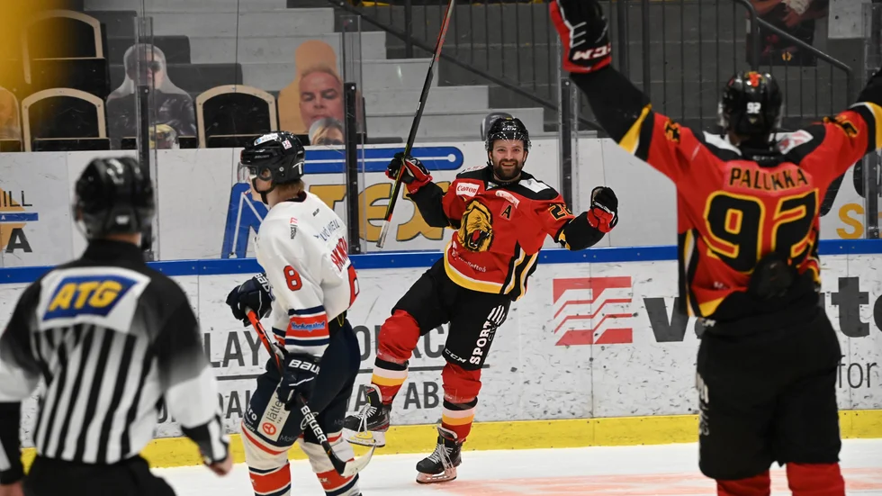 Filip Laine jublar efter att ha gjort 3–1 mot Övik.