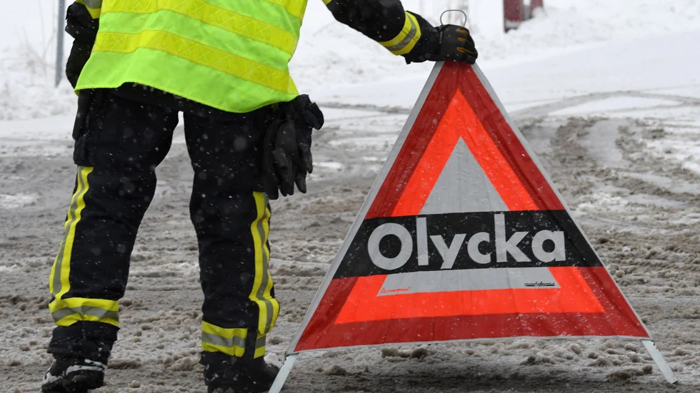 Föraren av bilen som kanade ut på motorvägen är misstänkt för vårdslöshet i trafik.
