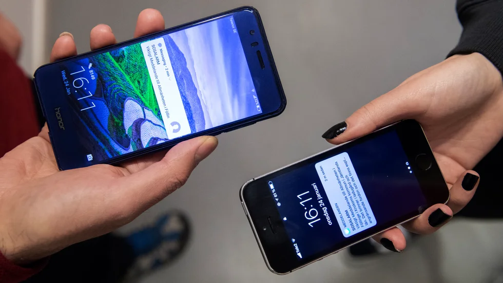 Förbjud mobiltelefoner på rasterna för hela grundskolan, skriver signaturen "Förälder med barn på Friskolan Asken".