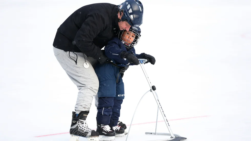 Här ser vi Valter, 4, som fick lite hjälp av pappa i början men hade bra koll på grejerna.