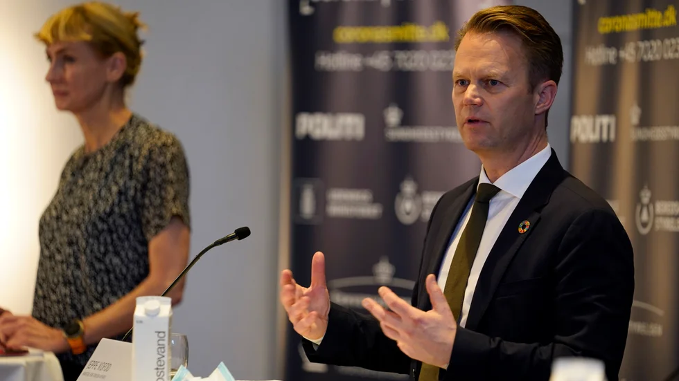 Danmarks utrikesminister Jeppe Kofo (till höger).