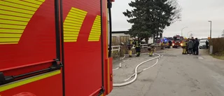 Brand utbröt i bostad – en man död