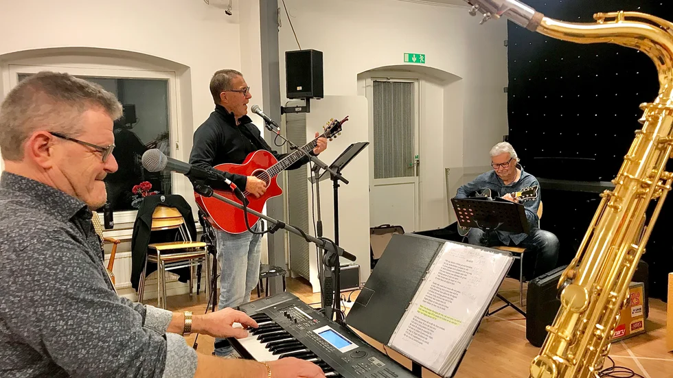 Jonny Andersson, Lennart Wantzin, Håkan Herlogsson och de andra i bandet Ikaros får snart lägga av. Under 22-23 oktober har de sina avskedskonserter.