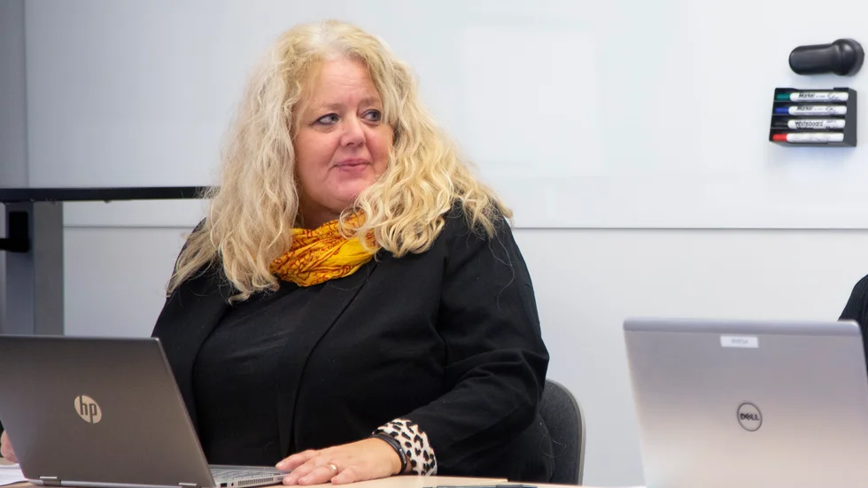 Elisabeth Lindberg (S), ordförande i kultur- och fritidsnämnden, vill inte ge Moderaterna cred för att frågan om fritidsgård i kommunen nu utreds. "Men vi vill samma sak", säger hon. (Arkivbild)