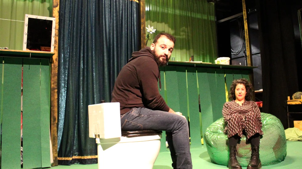 Premiär med förhinder. Nu hoppas Diyari Mahmoud och America Vera-Zavala på våren för föreställningen Halal Teater som skulle haft premiär på X-scenen 20 november.