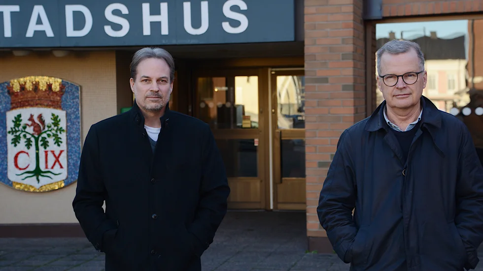 Lars Sandberg, ordförande i socialnämnden, har tillsammans med socialchef Anette Nilsson tagit del av personalens kritik i brevet. Jacob Käll, t.h, är ordförande i kommunstyrelsen.
