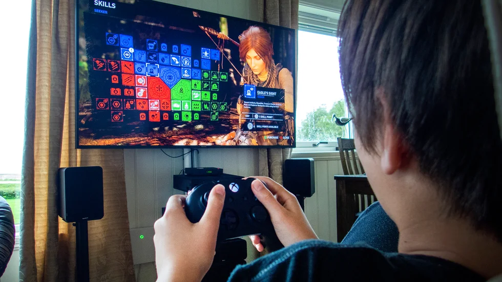 ”Sony sitter nog och svettas lovligt mycket i strumplästen just nu”, skriver Carl Brännström. 