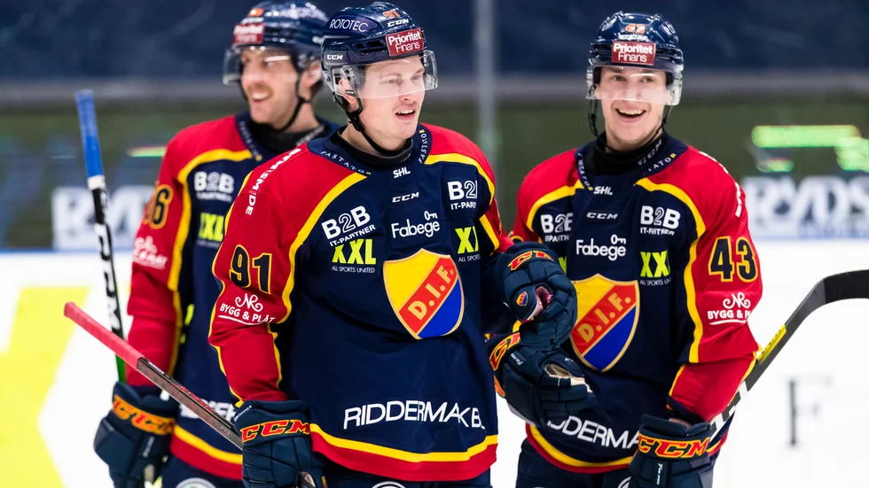 Linus Andersson jublar efter ett av sina två mål mot Brynäs under tisdagskvällen.