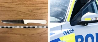 Kvinna drog kniv mot butikspersonal