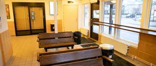 Stängd vänthall är respektlöst mot passagerarna