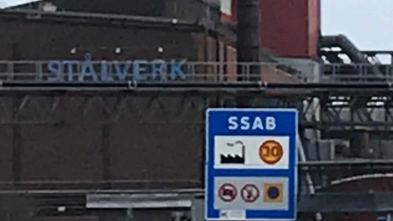 Vi känner en stark oro för att jobben äventyras, ifall omställningen på SSAB i Oxelösund försenas. Vi ser inte att omställningen handlar om klimatet eller jobben. De går hand i hand, skriver Mikael Henriksson, IF Metall, och Patrick Sjöholm, Unionen.