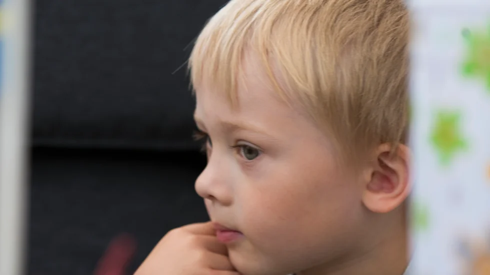 I dag så kommer affektanfallen inte lika ofta. Läkarexpertisen tror också att problemen kommer att avta för att till sist försvinna helt.