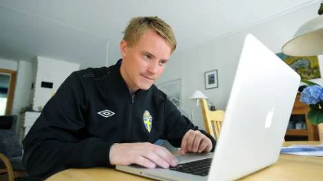 Norrbottningen Christoffer Bernspång drömmer om OS i London med det svenska damlandslaget i fotboll.