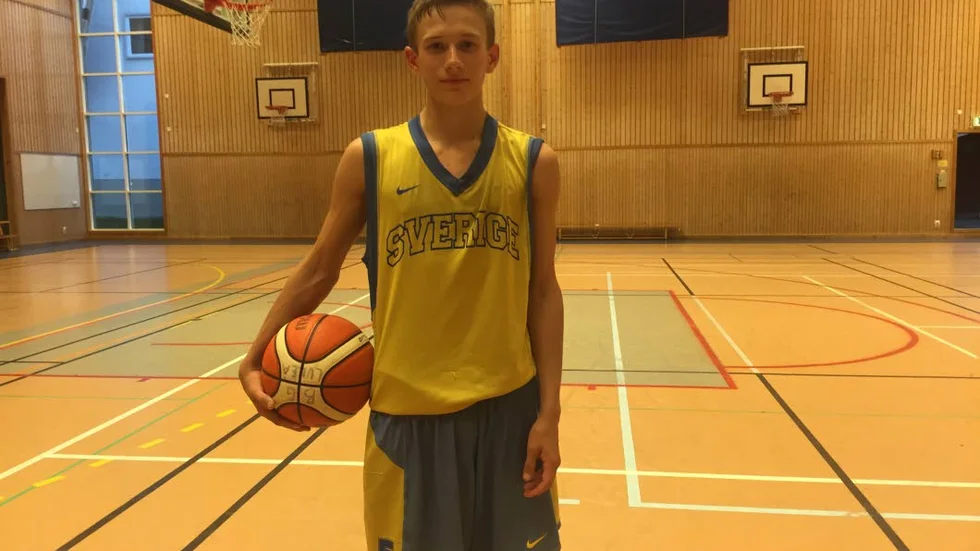 Enda norrbottning. Elias Hortlund är den enda 15-åringen från Norrland som är med under U15-landslagets läger i Luleå.