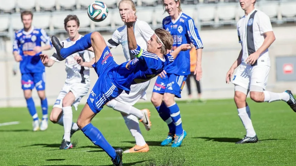 Matchhjälte. Linköping Citys lagkapten Daniel Lindberg gjorde både 2-2 och 3-2 borta mot Karlslund.