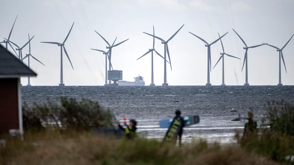 Insändarskribenten anser att det är missvisande att jämföra vindkraftsplanerna utanför Oxelösund med de havsbaserade vindkraftverken vid Lillgrund  söder om Öresundsbron. Lillgrund (bilden) består av 48 vindkraftverk med en höjd på 115 meter och Långgrund planeras att bli betydligt större. Arkivfoto


