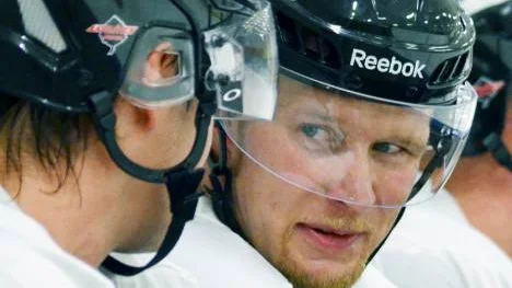 Altmeister. 37-årige Janne Niinimaa har skrivit på för Asplöven. Nu hoppas klubben få behålla den speskicklige veteranen länge - men kontraktet gäller bara en match i taget.