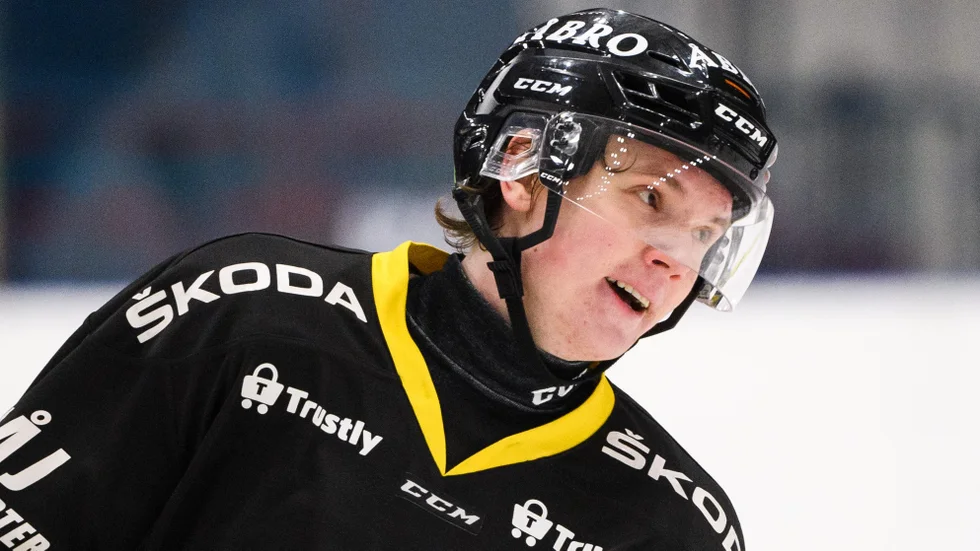 Carl Wassenius, här i AIK:s tröja, uppges bli Almtunaspelare om hans nuvarande lag, Väsby, misslyckas i det allsvenska kvalet.