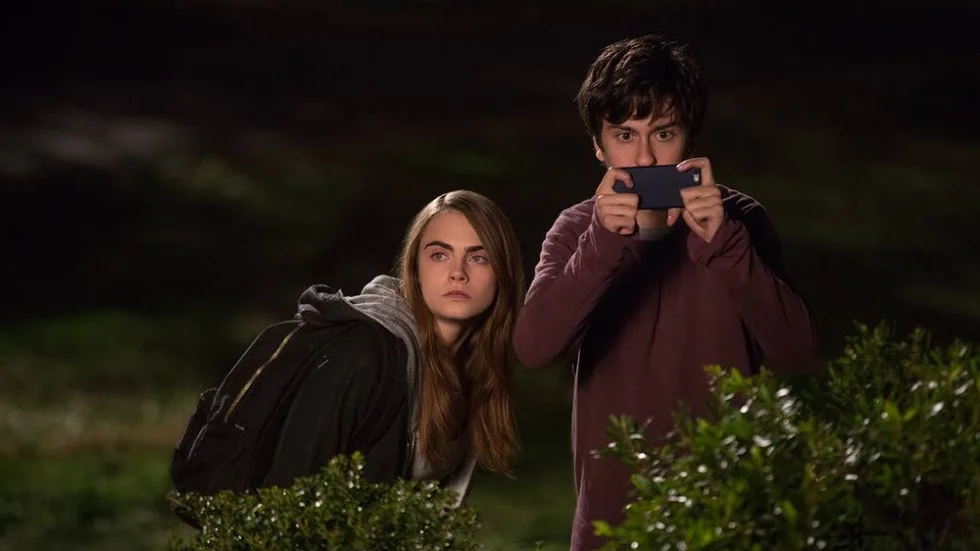 Menlös roadtrip. Cara Delevingne och Nat Wolff i "Paper towns", en film som baseras på John Greens bästsäljande bok.