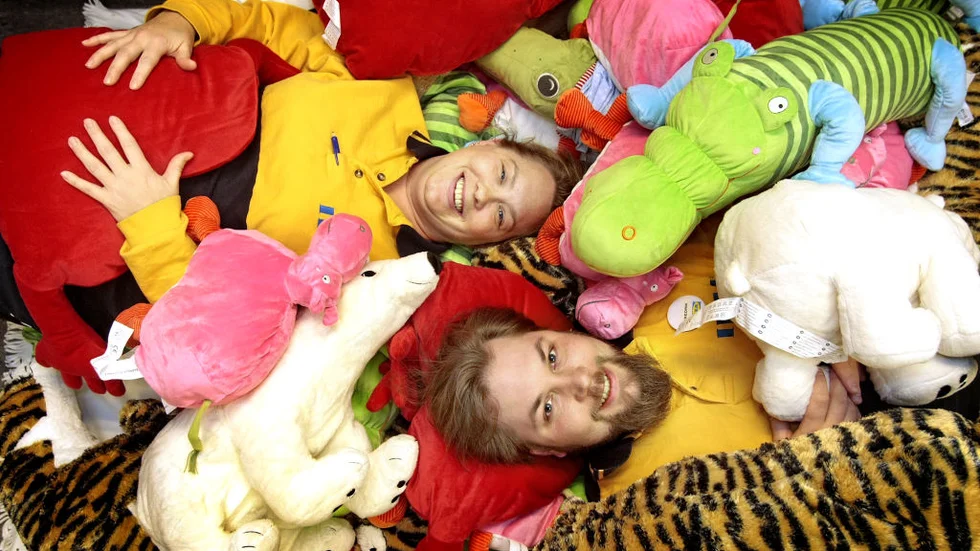 Mjukdjur i stora lass ger Pernilla Eriksson Sjölin och Fredrik Moestedt en resa med Unicef till Moldavien.Foto: MIKAEL SVENSSON