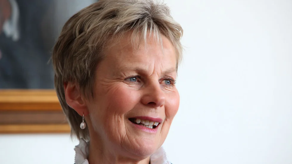 Elisabeth Nilsson gör debut i Boxholm i dubbel bemärkelse.