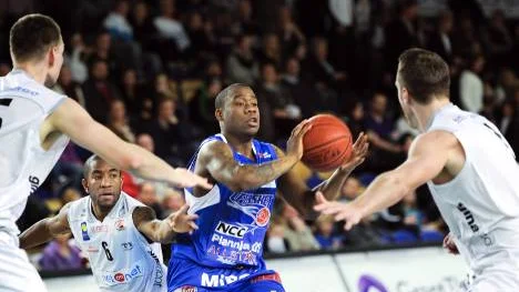 LF Basket och Rudy Mbemba siktade på en andra seger mot Borås i SM-kvartsfinalspelet. Men Luleålaget föll med 103-101.