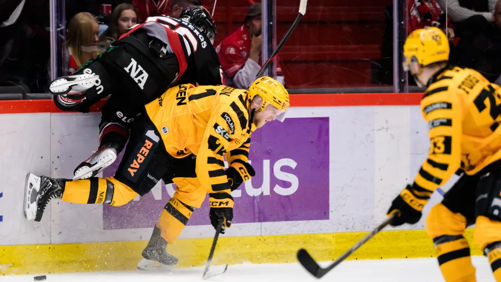 Jonathan Davidsson utgick i matchen mot Luleå och återkom inte i spel.