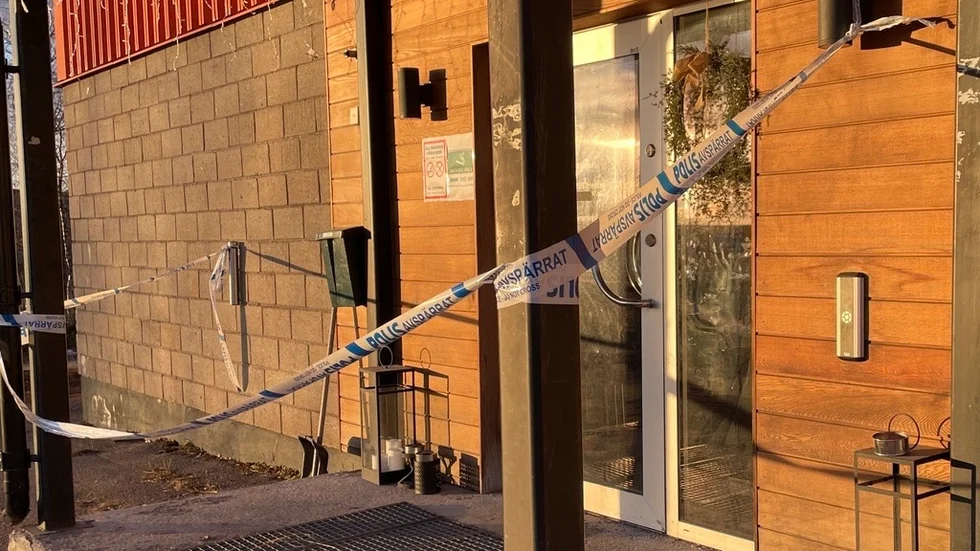 Polisen har varit på plats och ska göra en brottsplatsundersökning av restaurangen som haft inbrott.