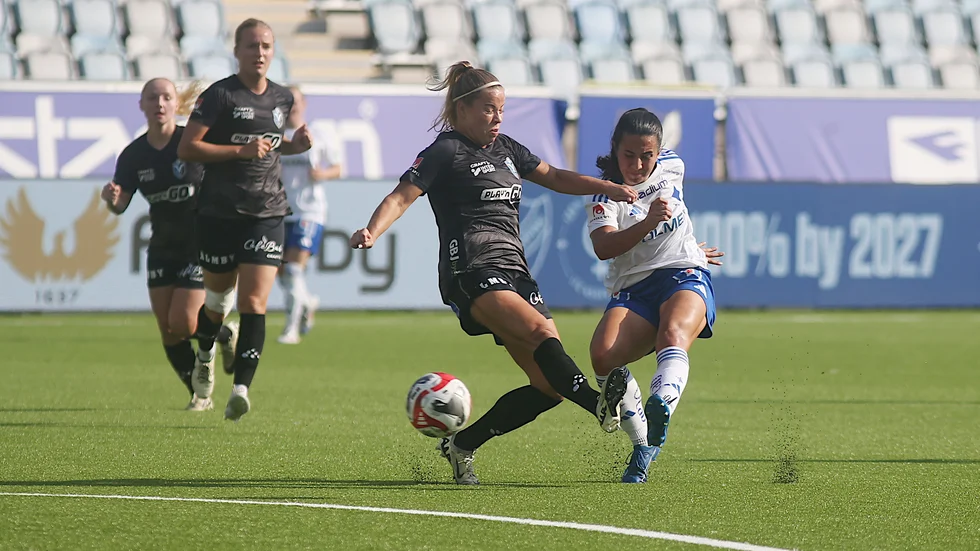 IFK-spelaren Vesna Milivojevic fick kliva ner på centrala mittfältet mot Växjö och trivdes i sin nya roll.