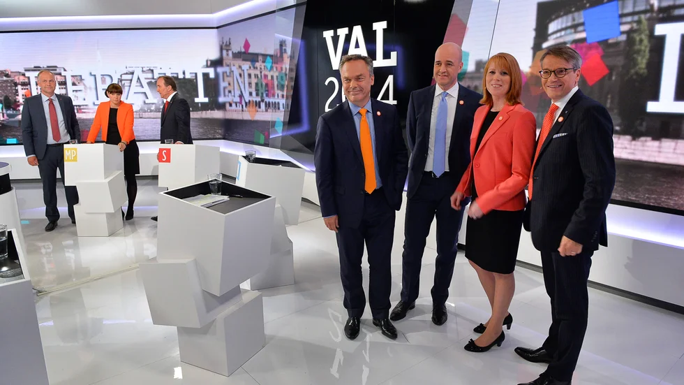 Det var lugnt när partiledarna samlades inför TV4:s partiledardebatt 2014. Senare hettade det till när Annie Lööf (C) ville räcka Stefan Löfven (S) en rapport.