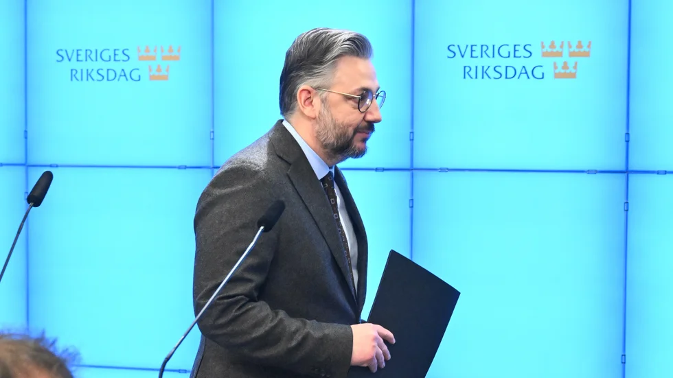 Vid en pressträff på måndagsmorgonen meddelade Muharrem Demirok att han avgår som partiledare för Centerpartiet.