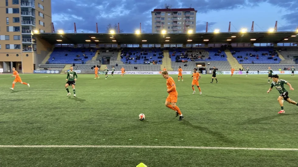 Här jagar Eskilstunalaget en ny seger vid årets första seriematch på Tunavallen.