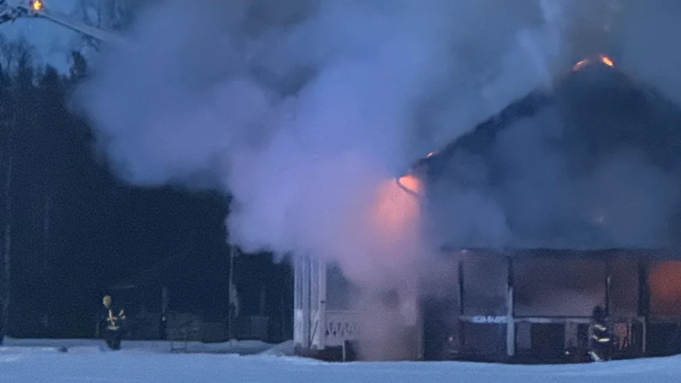En villa totalförstördes i en brand utanför Älvsbyn.    