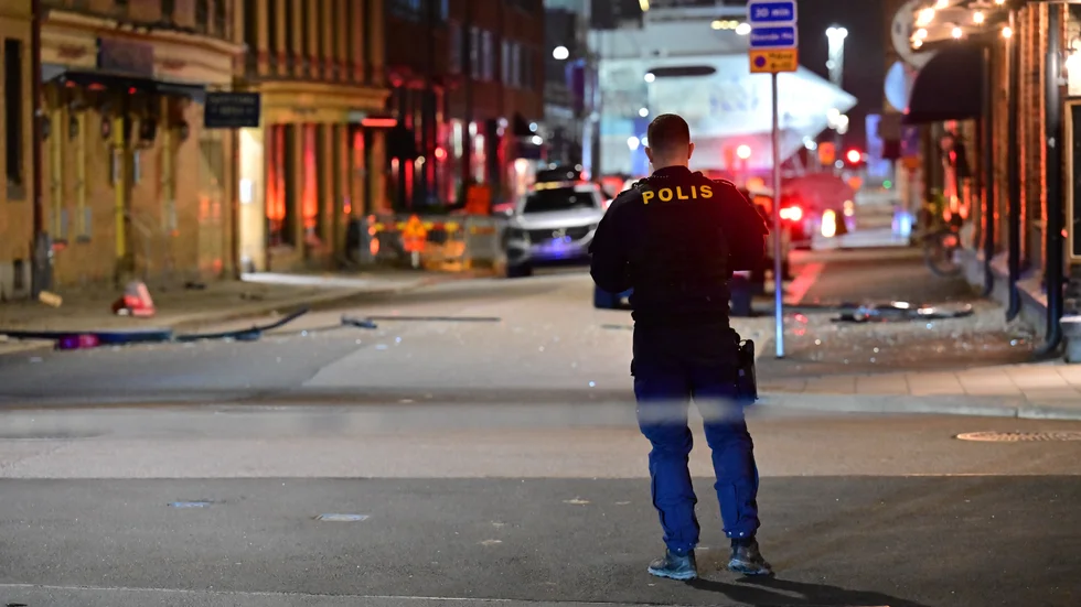 En kraftig explosion skedde vid en port till ett flerbostadshus på Nordhemsgatan i centrala Göteborg strax efter midnatt.